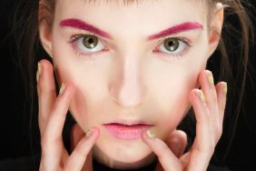 Colorful pink eyebrows from Lanyu Fall 2017