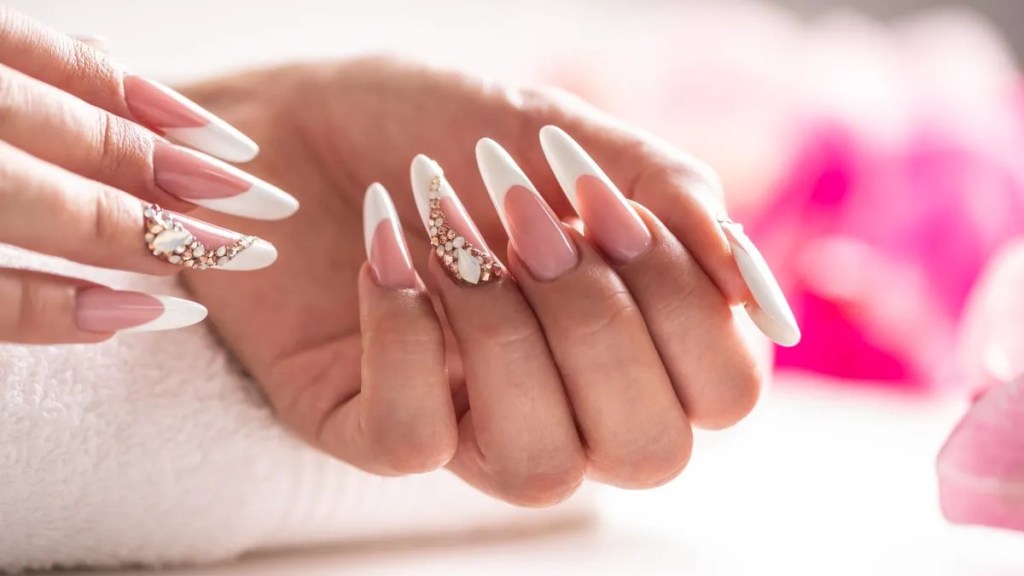 Top 10 Buzz-Worthy Deep French Manicure Trends