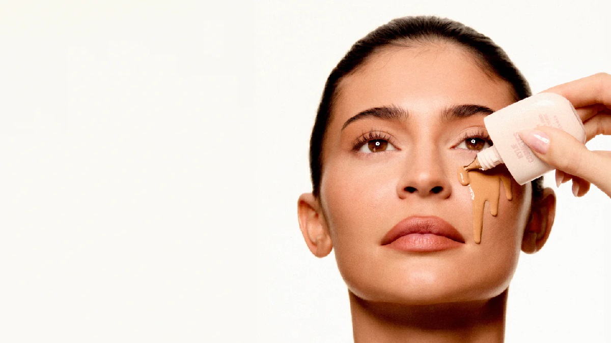 Kylie Cosmetics Skin Tint Blurring Elixir - theFashionSpot