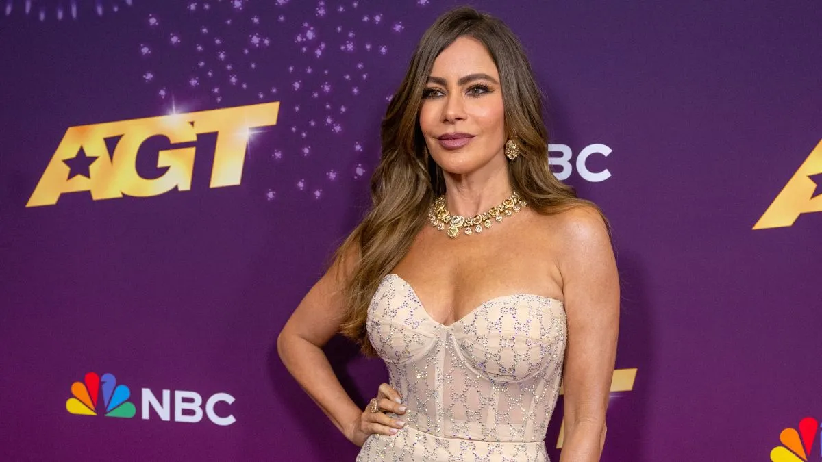 sofia vergara gold dress Emmys Fashion: Claire Danes to Sofia Vergara on Red Carpet Choices