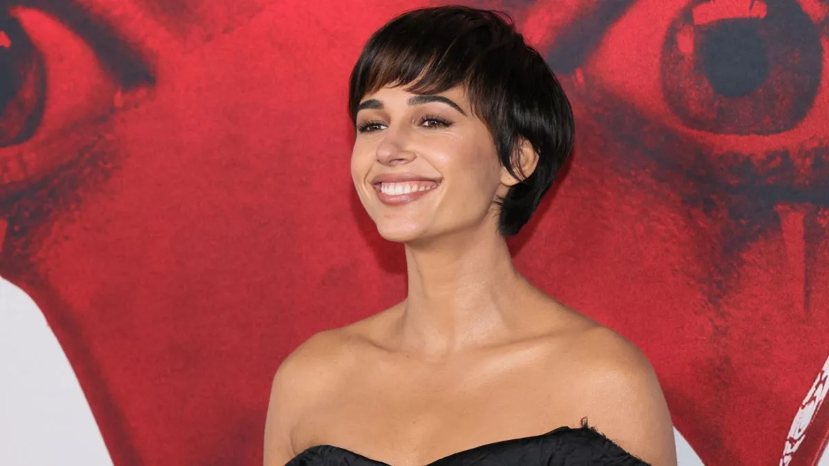 Naomi Scott's Crinkly Gown Commands Attention at 'Smile 2 Naomi Scott's Crinkly Gown Commands Attention at 'Smile 2