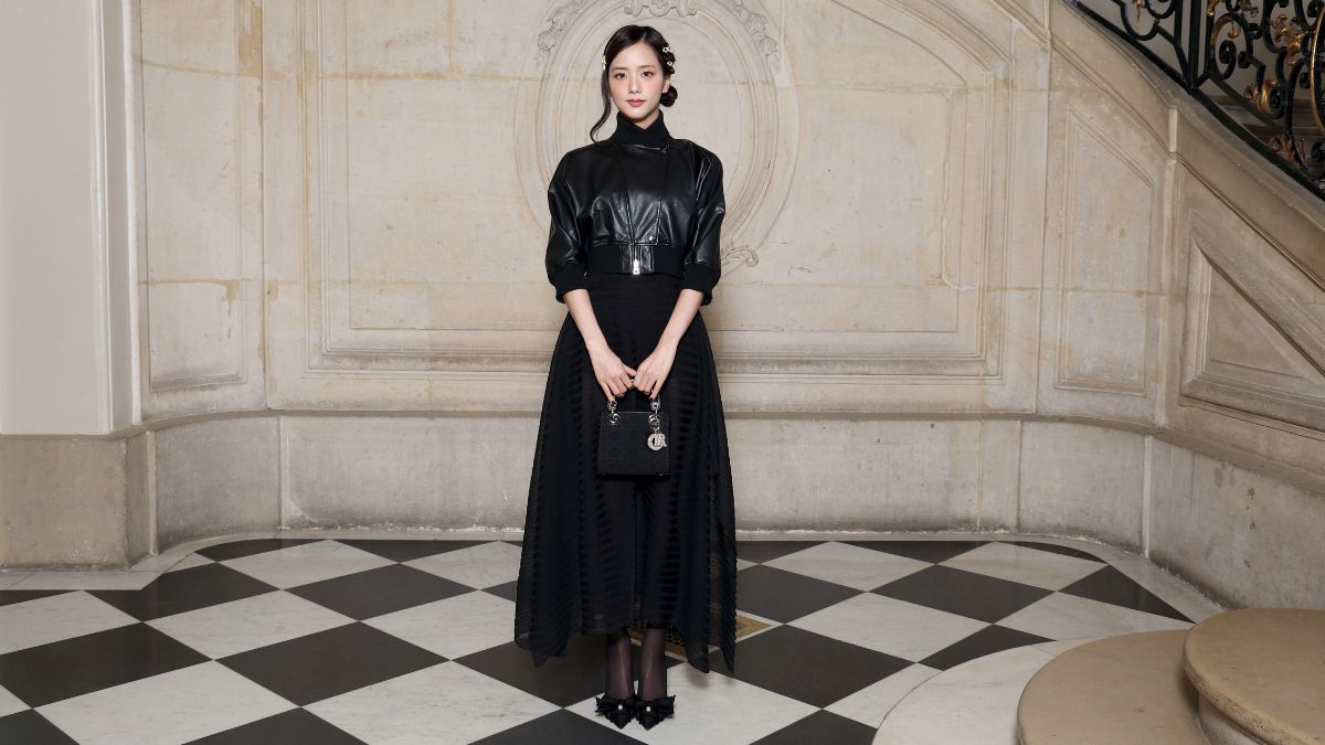 Blackpink's Jisoo Serves Major Front Row Glam in Stunning PFW Photos -  theFashionSpot