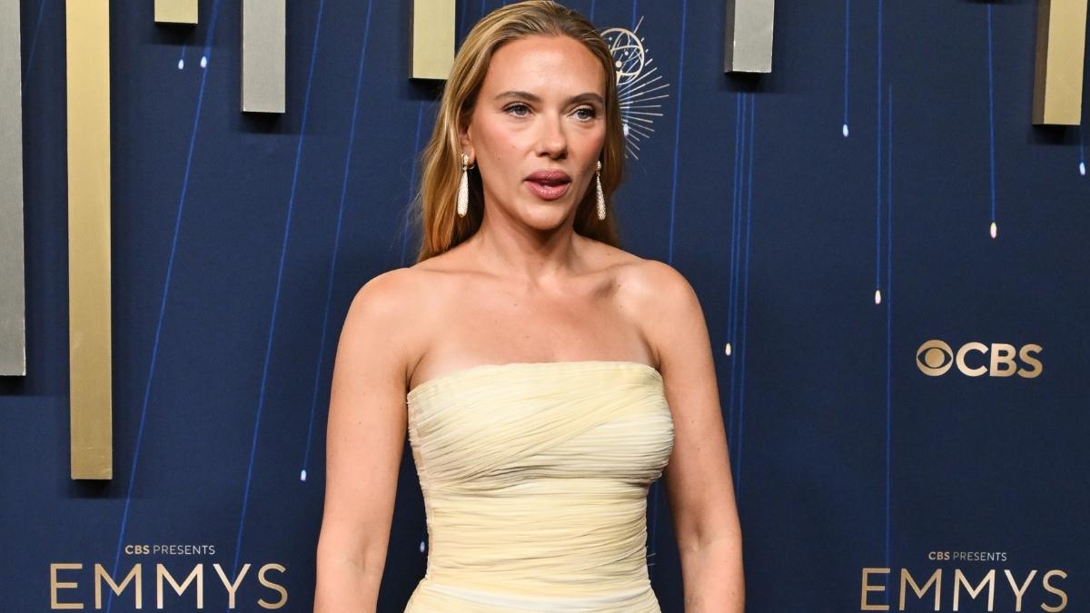 Scarlett Johansson Dark Navy Velvet 2025 Oscars Prom Dress