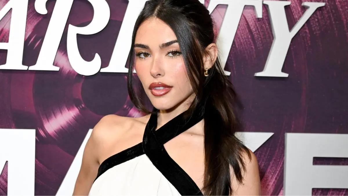 【匿名発送】【新品未開封】As she pleases Madison Beer 匿名発送】【新品未開封】As she pleases Madison Beer 【公式通販】