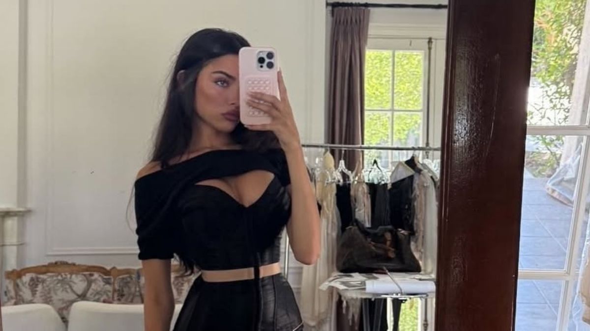 bodycon long sleeve dress Jimena Sleeves Sequins Short Party Dresses, Emerald Green Pleated Back Style FINAL_SALE_text_message Ombreprom Homecoming Dress Navy Color:Desert Rose