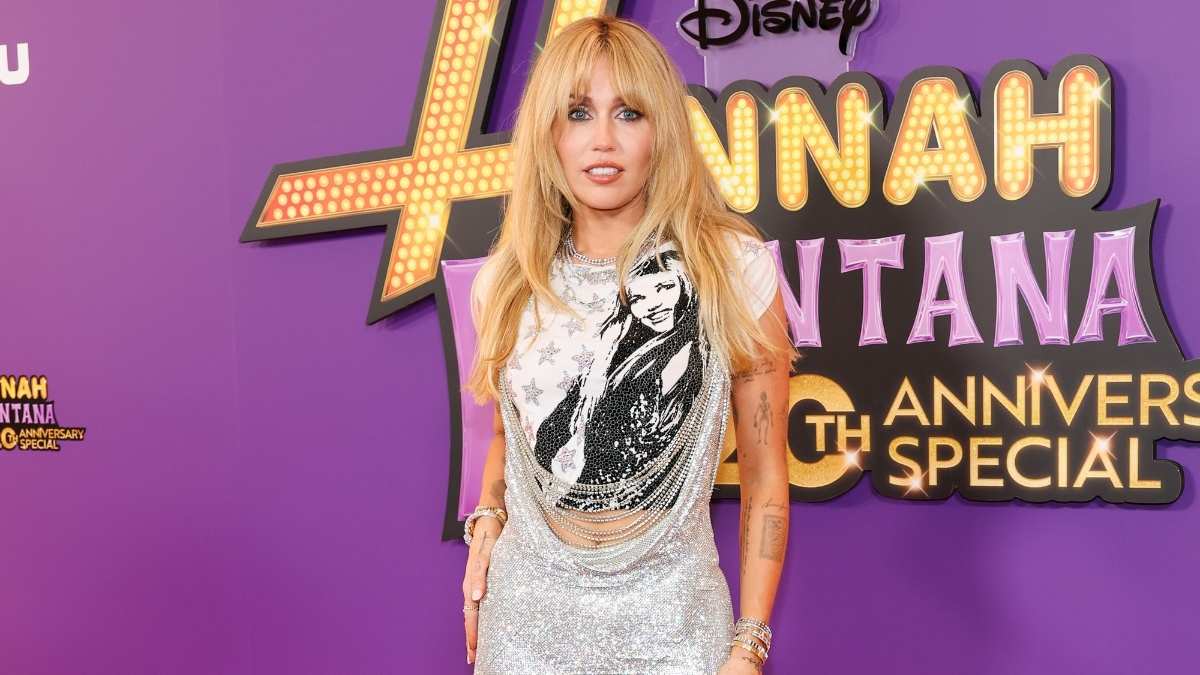 Miley Cyrus' Rabanne Dress Boasts Not 1 But 2 Dangerously High Slits -  theFashionSpot