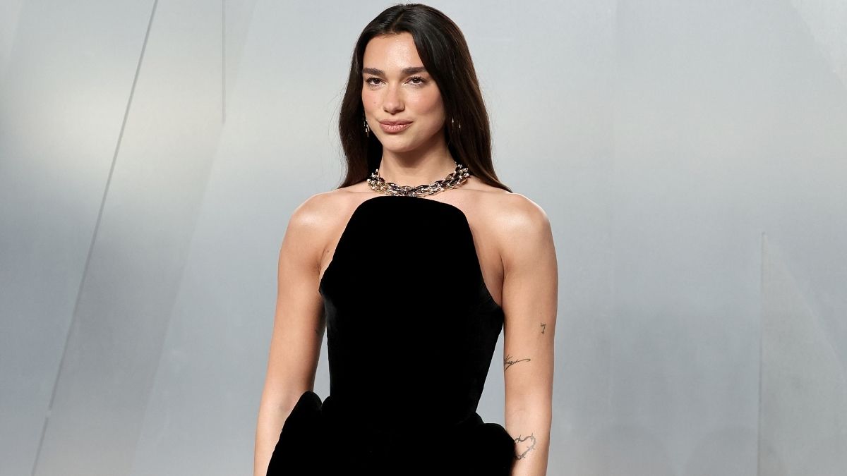 dua lipa schiaparelli dress icons party remember Dua Lipa trying to sit down in her custom Schiaparelli dress at  the golden globes last year #dualipa #goldenglobes