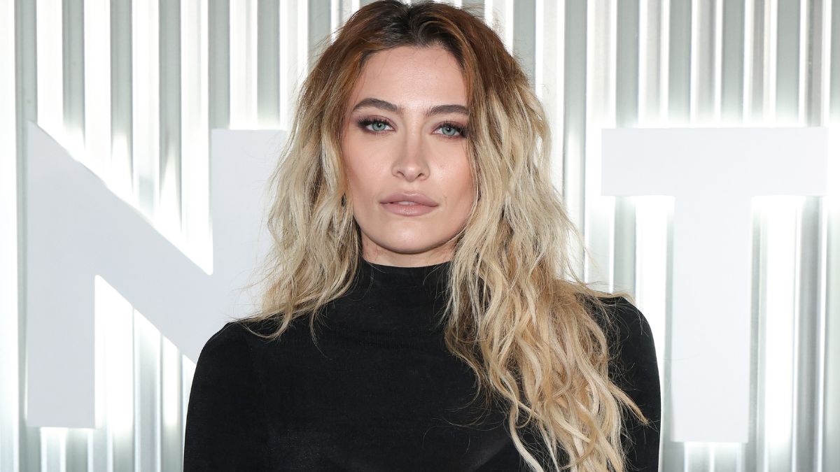 Paris Jackson's High-Slit Elisabetta Franchi Skirt Is Only Made of Threads  - theFashionSpot