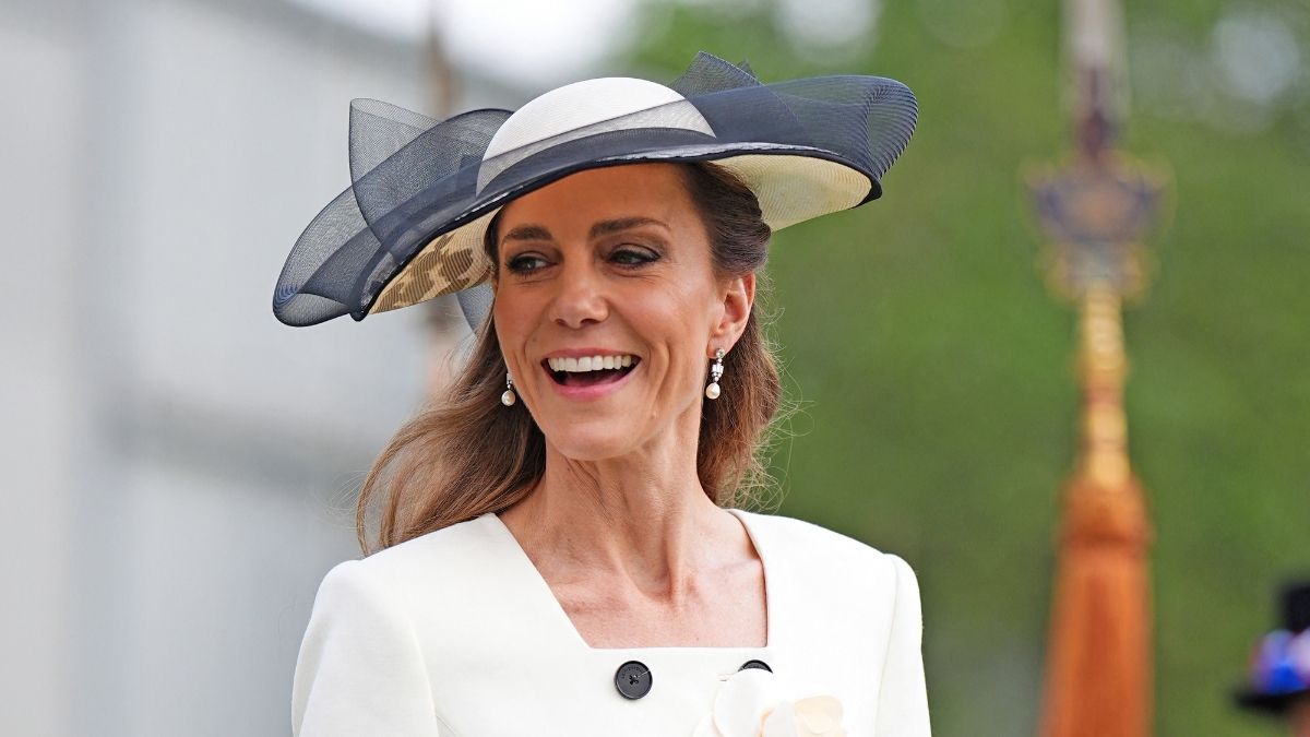 Kate Middleton Rewears Queen Elizabeth's Earrings With Self-Portrait ...