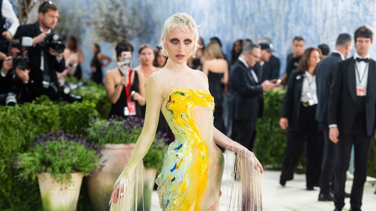 Emma Chamberlain's Plunging Dress Is Literally in Shreds & Falling Apart -  theFashionSpot