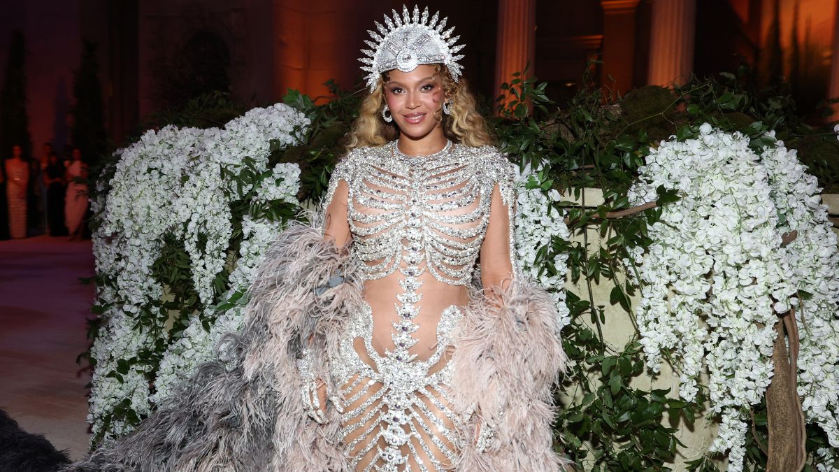 Beyonce's Fully Sheer Olivier Rousteing Gown Is Basically a Crystal  Skeleton - theFashionSpot