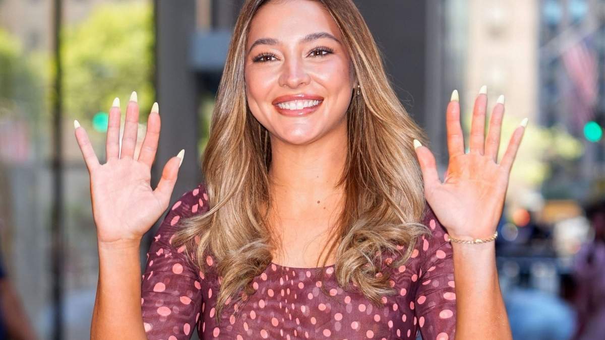 madelyn-cline-s-body-hugging-stella-mccartney-dress-is-subtly-see