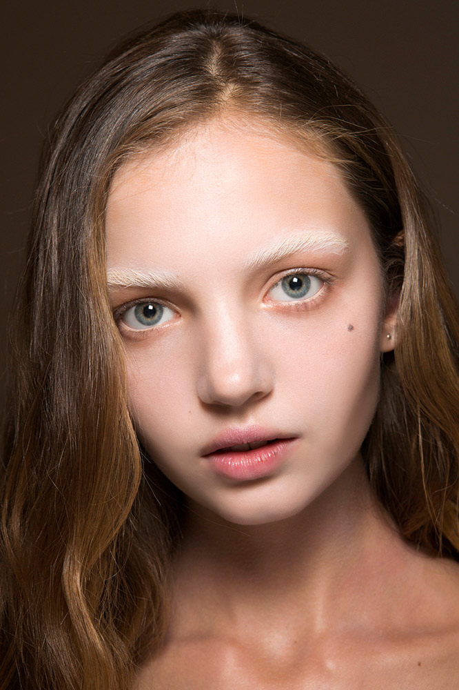 18 Ways to Wear White Eye Makeup - theFashionSpot