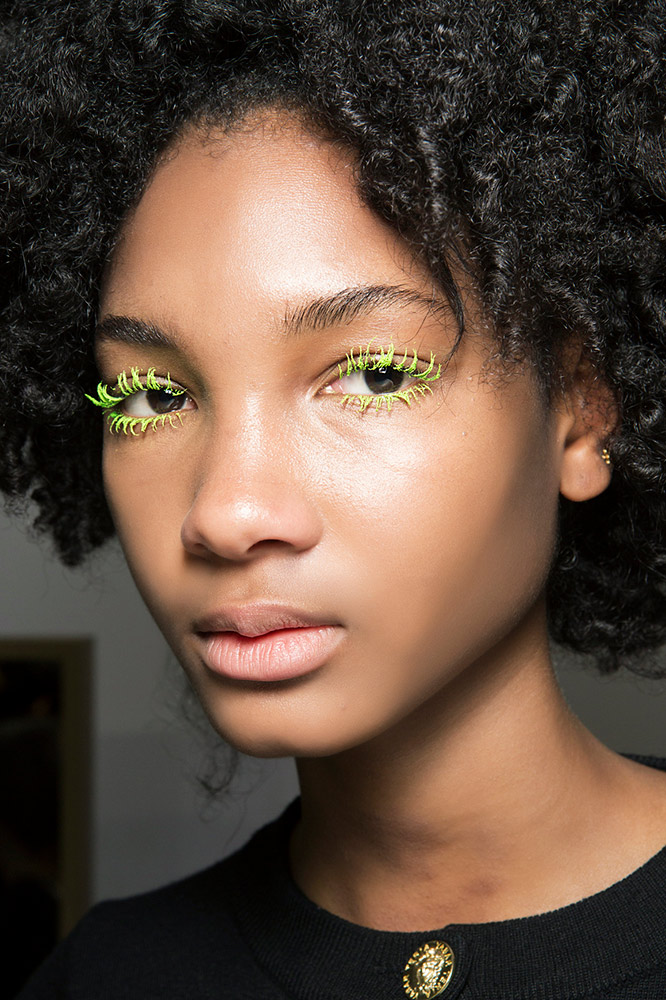 19 Runway-Approved Ways to Wear Colored Mascara This Season ...