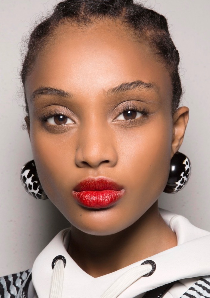 19 Unique Ways to Wear Red Lipstick This Holiday Season #3