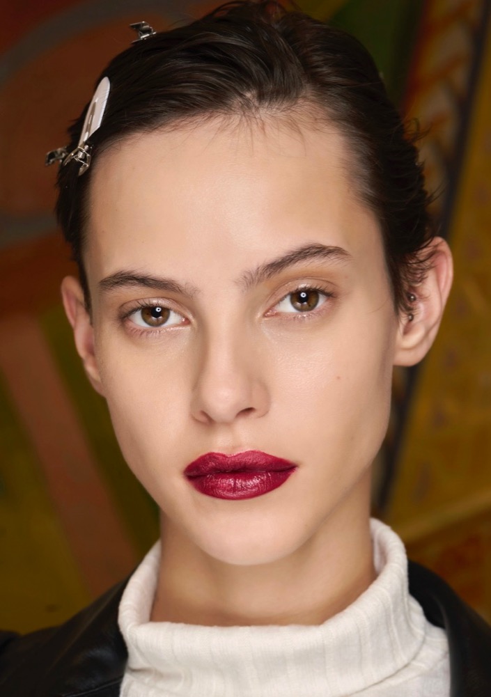 19 Unique Ways to Wear Red Lipstick This Holiday Season #2