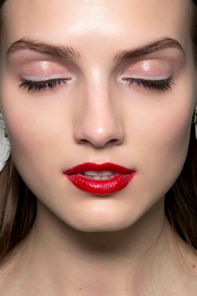 19 Unique Ways to Wear Red Lipstick This Holiday Season #6