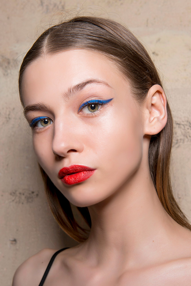 19 Unique Ways to Wear Red Lipstick This Holiday Season #13