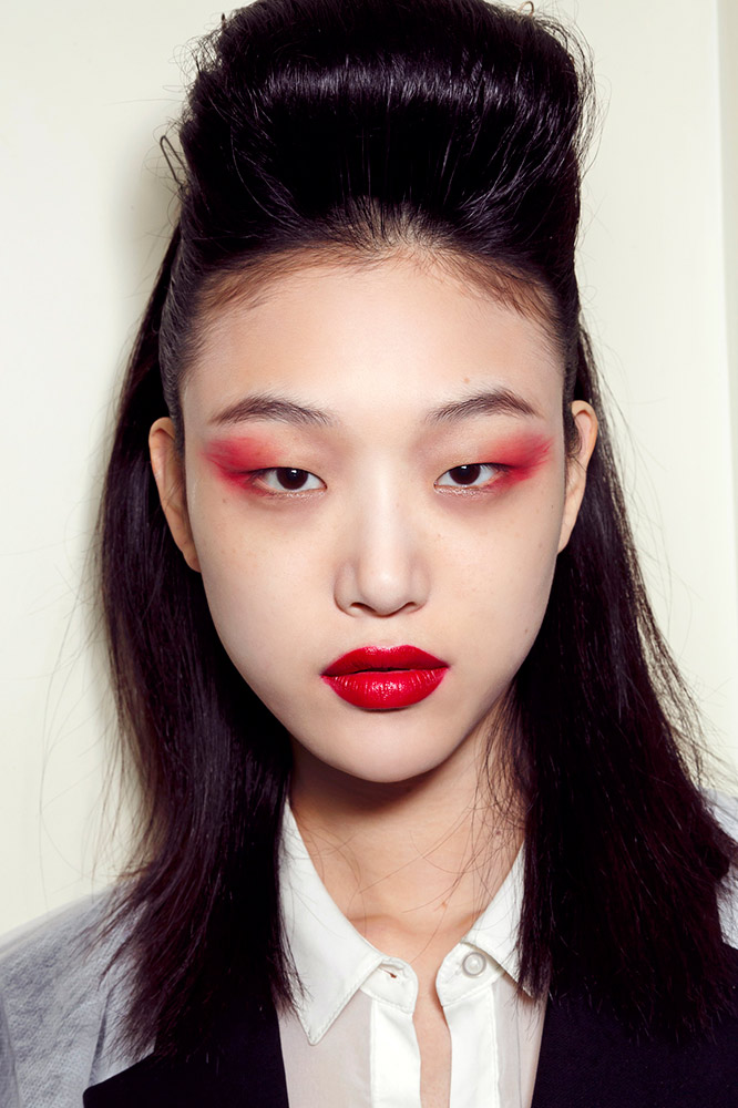 19 Unique Ways to Wear Red Lipstick This Holiday Season #8