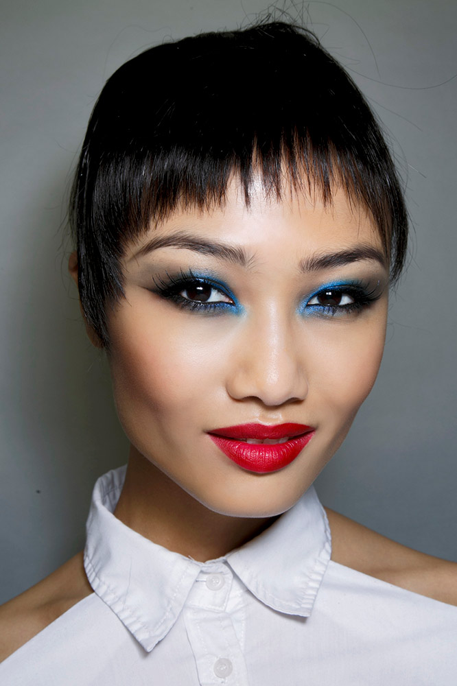 19 Unique Ways to Wear Red Lipstick This Holiday Season #5