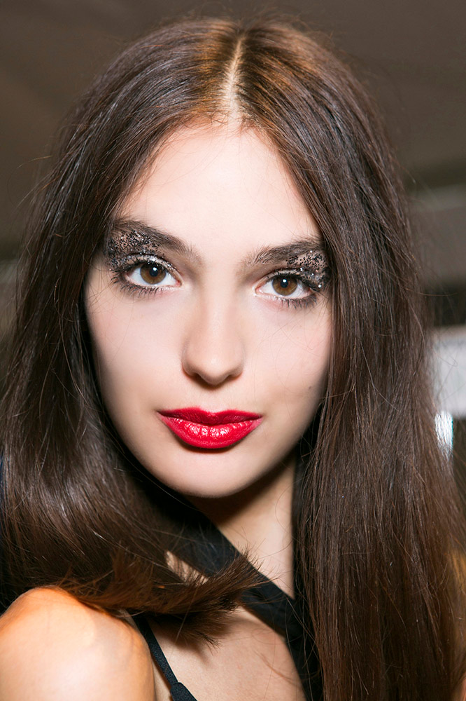 19 Unique Ways to Wear Red Lipstick This Holiday Season #14
