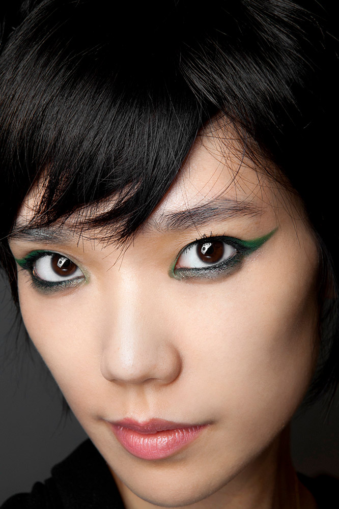 20 Chic Ways to Wear Green Makeup in Honor of St. Patricks Day #7