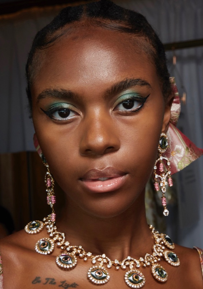 20 Chic Ways to Wear Green Makeup in Honor of St. Patricks Day #10