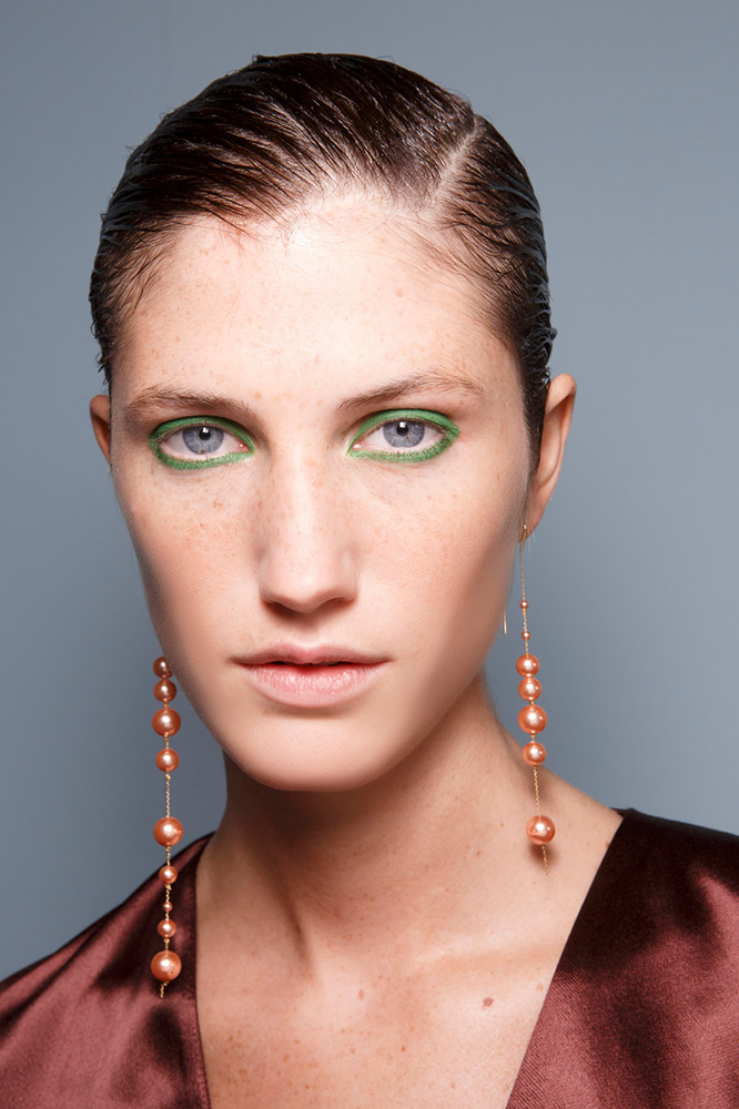 20 Chic Ways to Wear Green Makeup in Honor of St. Patricks Day #12