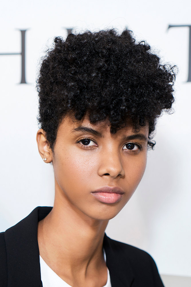 21 Gorgeous Runway-Inspired Natural Hairstyles - theFashionSpot