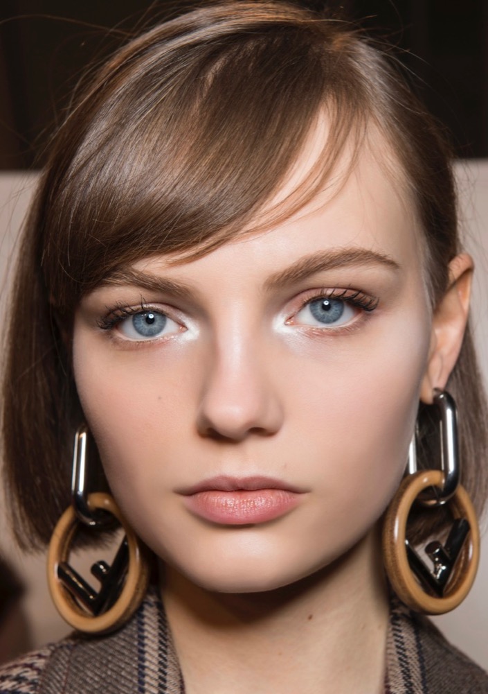 24 Ways to Style Bangs That Demonstrate Just How Versatile They Are #4