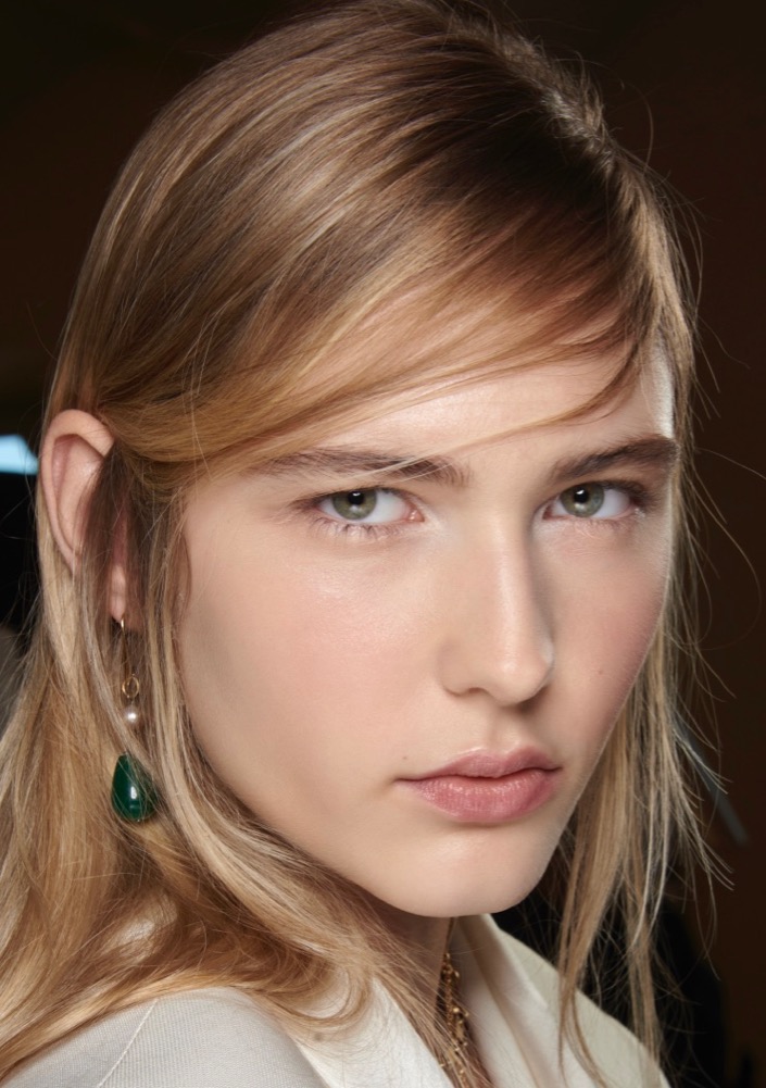 24 Ways to Style Bangs That Demonstrate Just How Versatile They Are #11