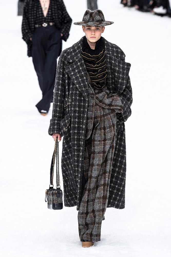See Every Look From the Chanel Fall 2019 Runway, Karl Lagerfeld's