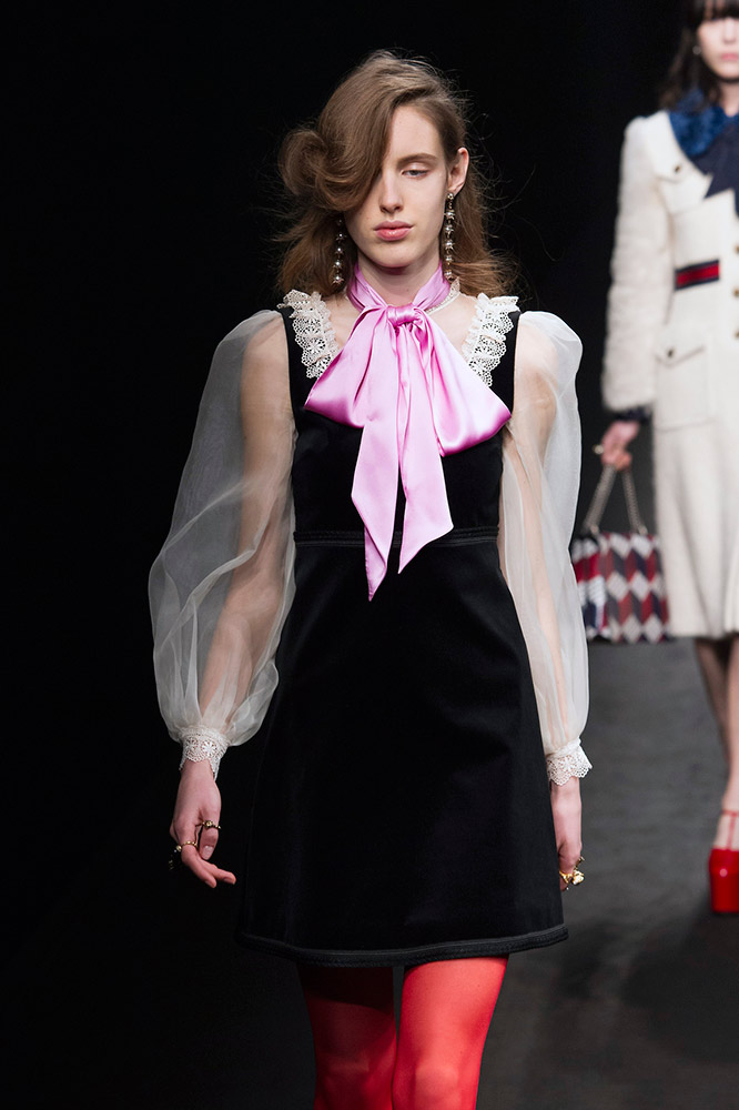 40 Runway Ways to Wear a Scarf: Pussybows, Neckties and Knots ...