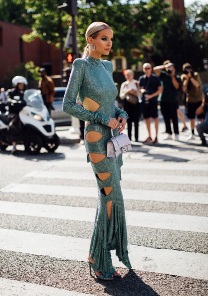 Fall 2022 Haute Couture Street Style #32