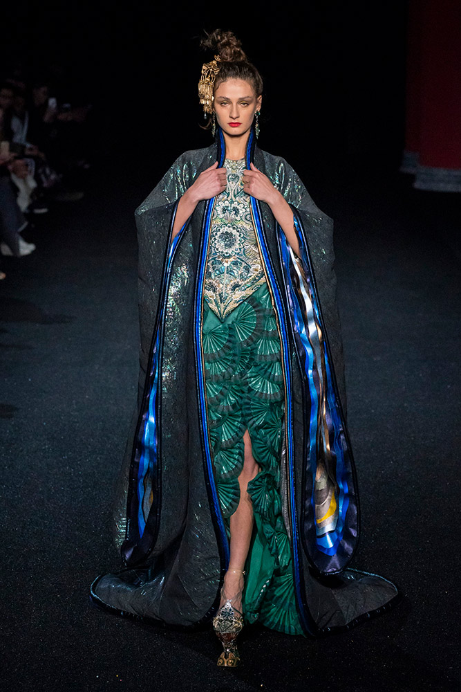 Guo Pei Haute Couture Spring 2019 Runway - theFashionSpot