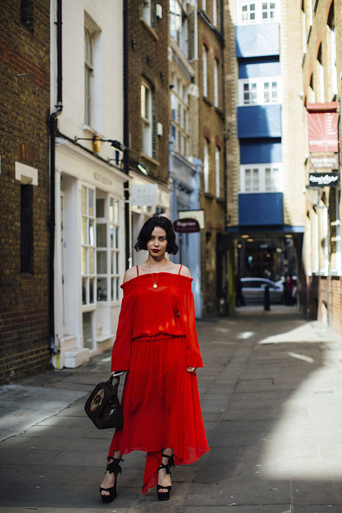 London Fashion Week Fall 2018 Street Style #100