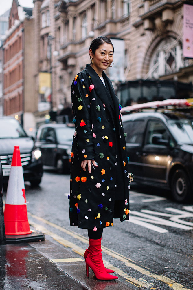 London Fashion Week Fall 2018 Street Style #24