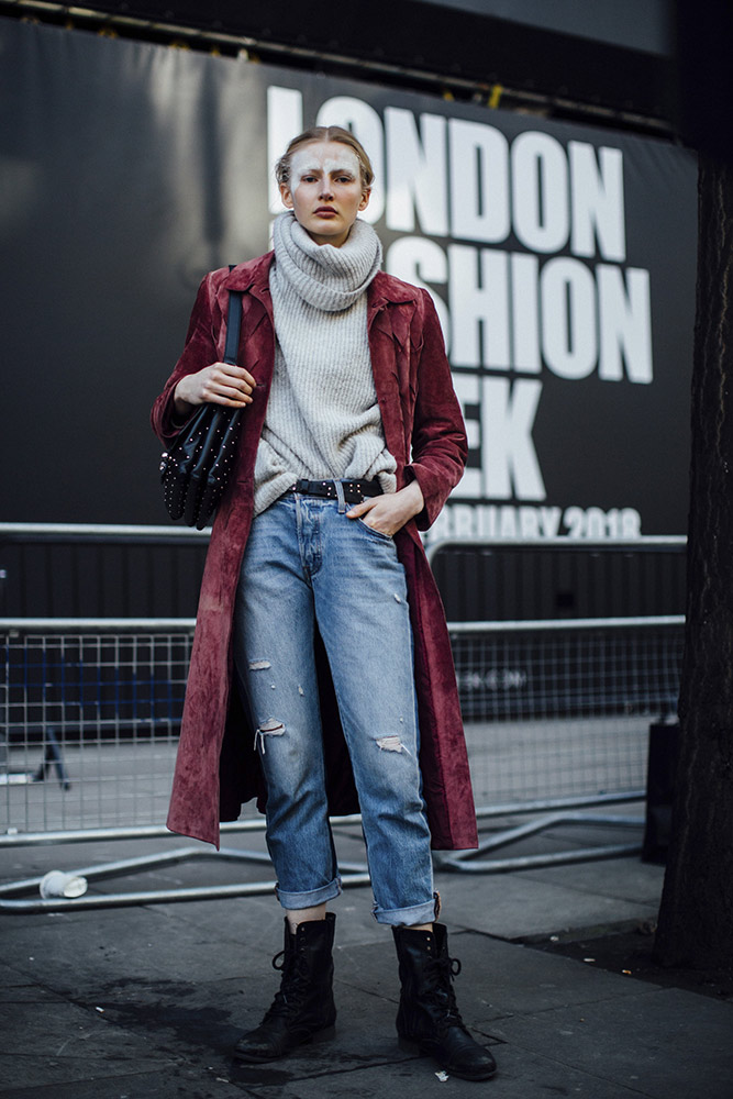 London Fashion Week Fall 2018 Street Style #45