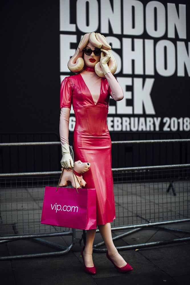 London Fashion Week Fall 2018 Street Style #52