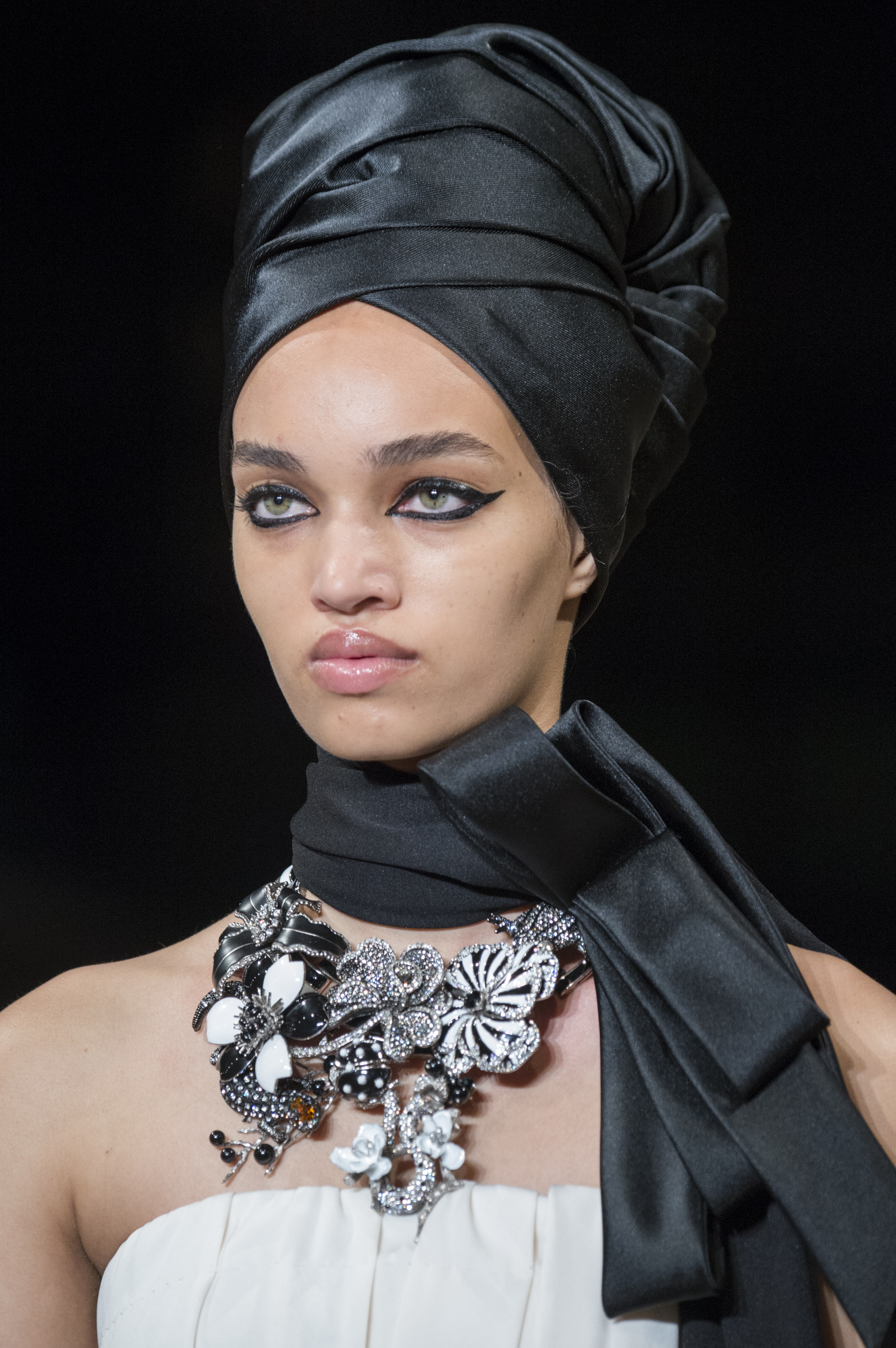 The Story Behind All Those Turbans at the Marc Jacobs Show - theFashionSpot