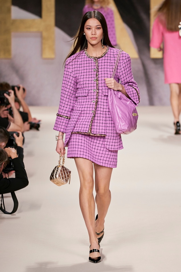 John Galliano delivers subtle style on Paris Fashion Week - China