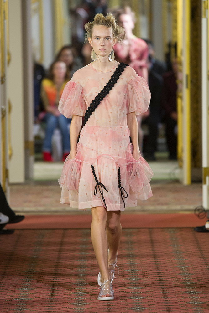 Simone Rocha Spring 2016 Runway - theFashionSpot