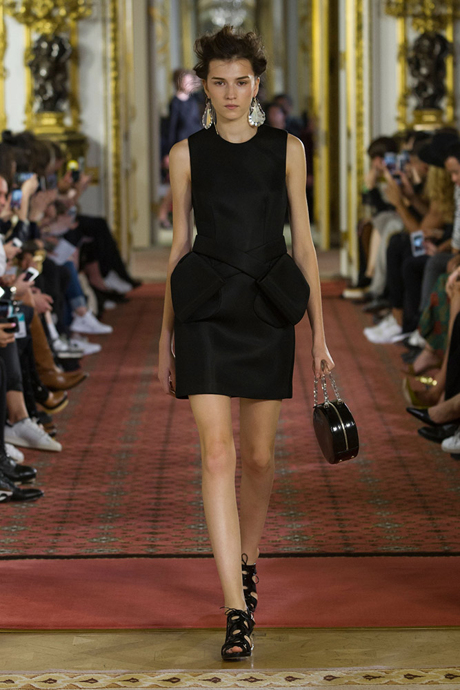 Simone Rocha Spring 2016 Runway - theFashionSpot