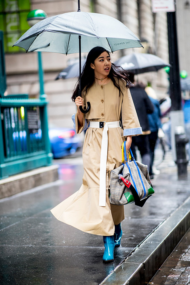 Street Style Snaps that Will Have You Wishing for a Rainy Day #16