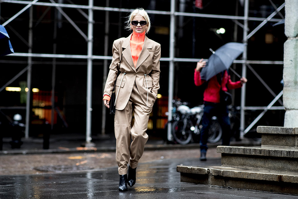 Street Style Snaps that Will Have You Wishing for a Rainy Day #18