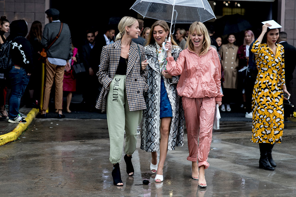 Street Style Snaps that Will Have You Wishing for a Rainy Day #24