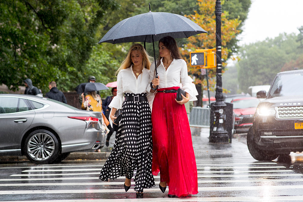 Street Style Snaps that Will Have You Wishing for a Rainy Day #25