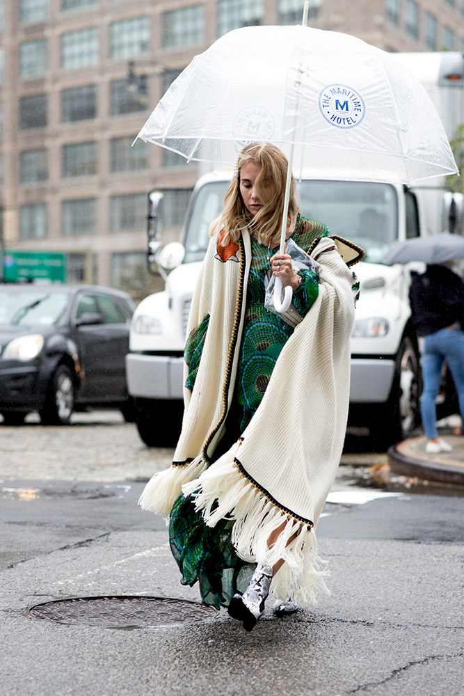 Street Style Snaps that Will Have You Wishing for a Rainy Day #33