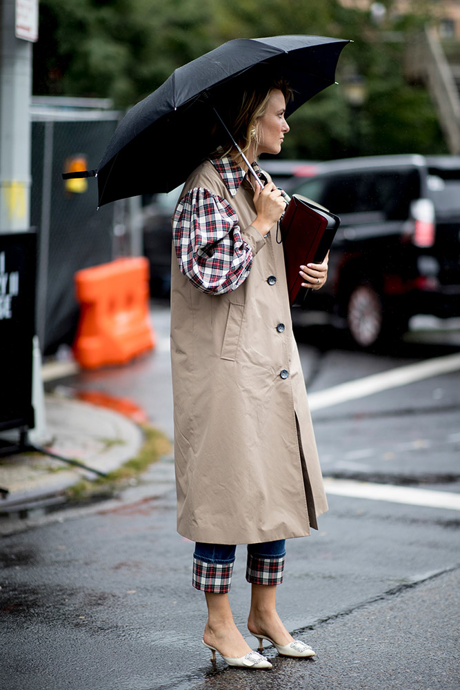 Street Style Snaps that Will Have You Wishing for a Rainy Day #42