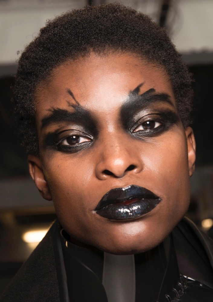 The Runways Are Filled With Halloween Beauty Inspiration to Copy #19